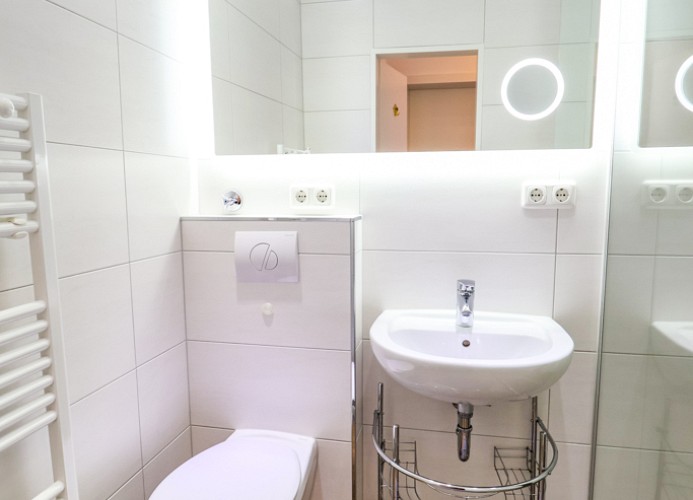 Haus Atlantic Whg.001, Strandhausallee 29, 27476 Cuxhaen Döse, Bad/WC