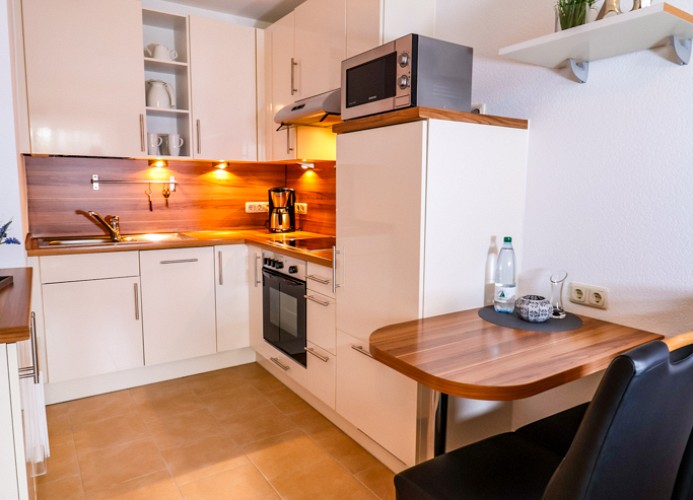 Haus Atlantic Whg.001, Strandhausallee 29, 27476 Cuxhaen Döse Küche mit Essbereich